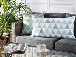 Sininen/valkoinen koristetyynysetti ulkokäyttöön 40 x 70 cm 2kpl TRIFOS Sininen/valkoinen koristetyynysetti ulkokäyttöön 40 x 70 cm 2kpl TRIFOS