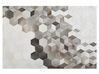 Kožený koberec 140 x 200 cm sivá/krémová biela SASON_851060