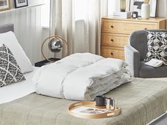 Peitto ankanuntuvatäyte 135 x 200 cm HARAMOSH Peitto ankanuntuvatäyte 135 x 200 cm HARAMOSH