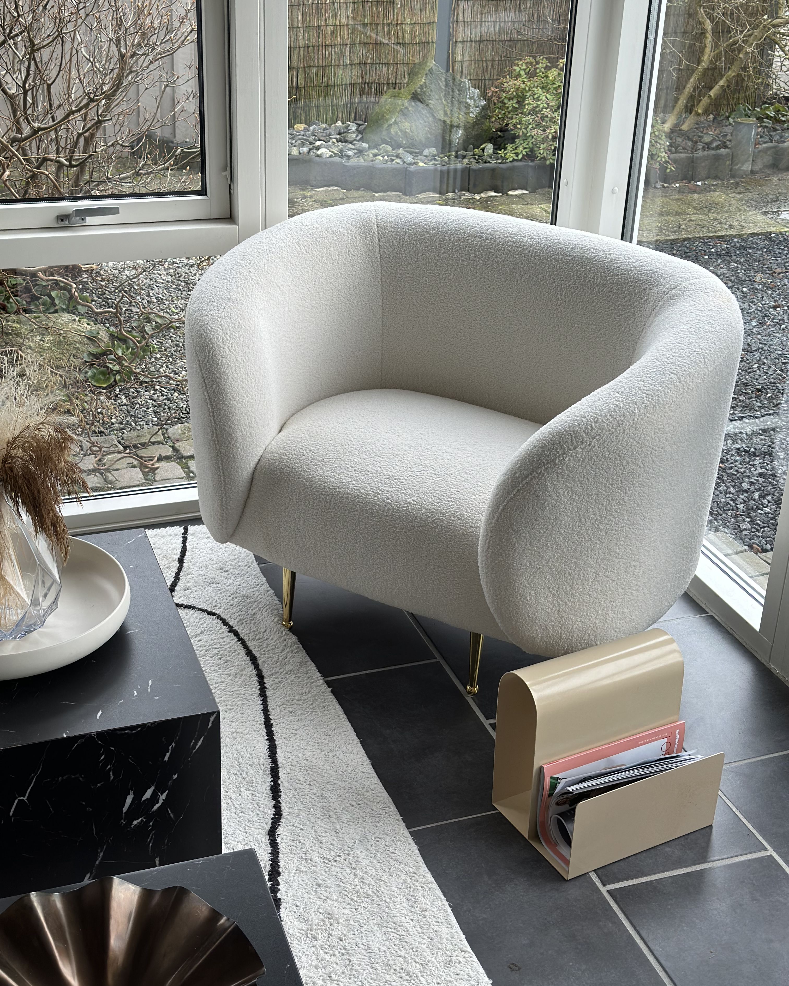 Fauteuil moderne style bergère en tissu bouclé blanc Wani Promotion Fauteuil moderne style bergère en tissu bouclé blanc Wani Promotion