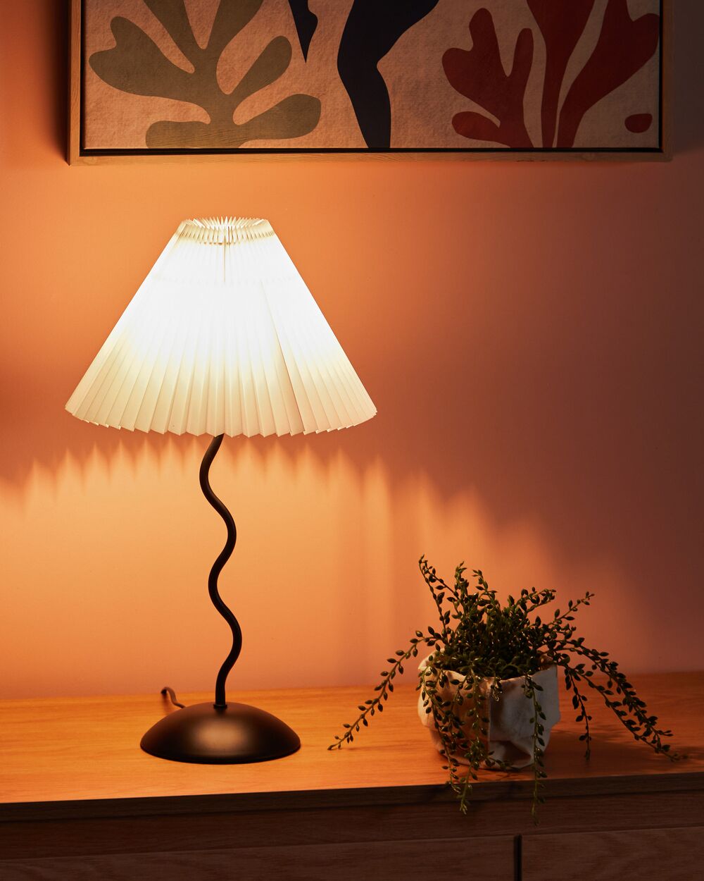 Black metal best sale table lamp