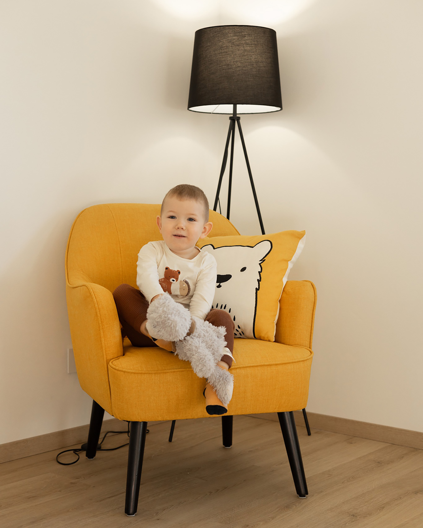Bawełniana poduszka dla dzieci miś 45 x 45 cm żółta WARANASI_907424