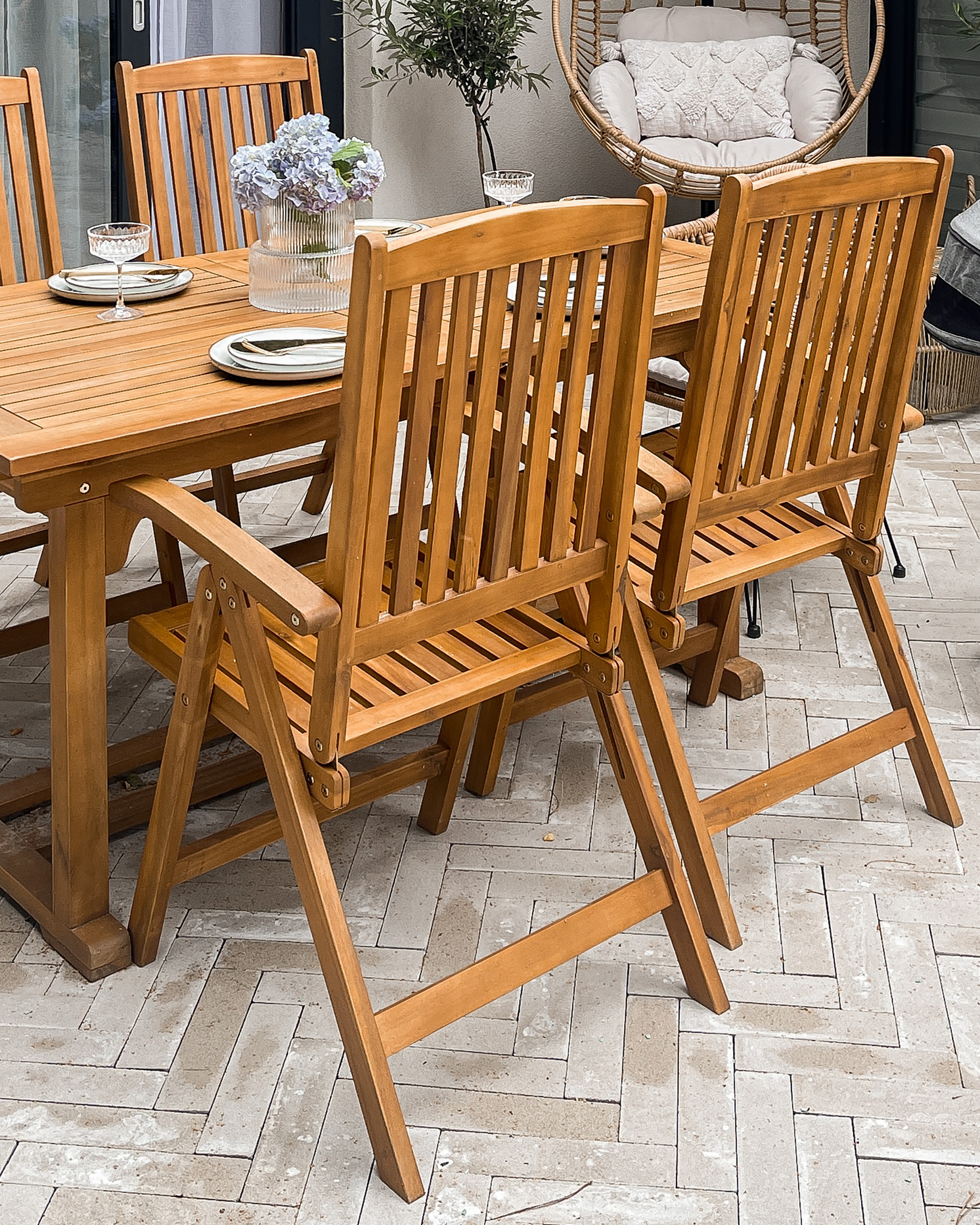 Conjunto de 2 cadeiras de madeira clara para jardim JAVA_887542