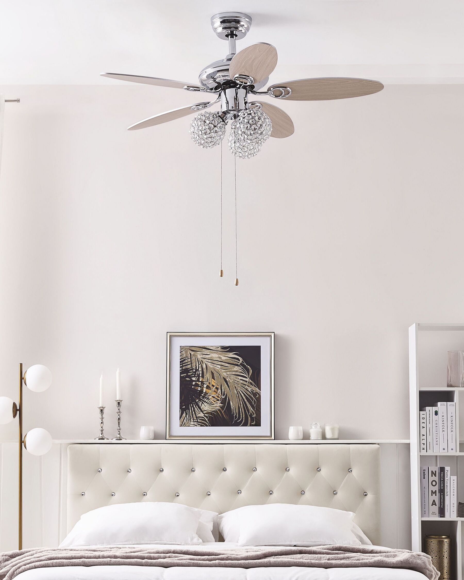 Deckenventilator mit Licht silber / heller Holzfarbton HEILONG | Beliani.de