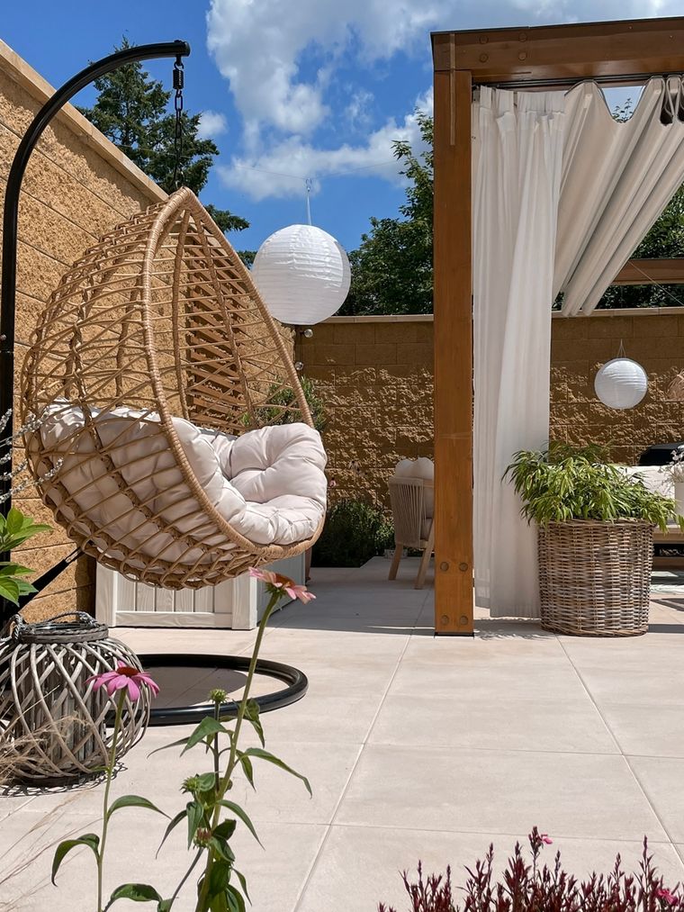 PE Rattan Hanging Chair with Stand Natural ARSITA Beliani.co.uk