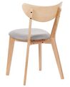 Zestaw 2 drewnianych krzeseł do jadalni jasne drewno z szarym ERIE_869140