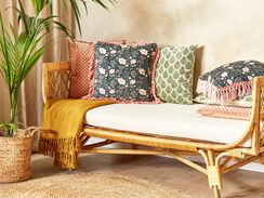 Koristetyyny sametti monivärinen 45 x 45 cm 2 kpl PARROTIA Koristetyyny sametti monivärinen 45 x 45 cm 2 kpl PARROTIA