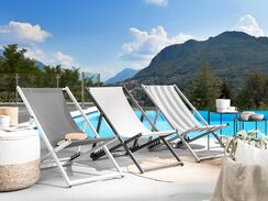 Valkoinen aurinkotuoli harmaalla kankaalla LOCRI Valkoinen aurinkotuoli harmaalla kankaalla LOCRI