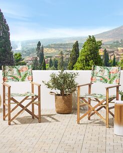 Vaalea akaasiapuinen puutarhatuoli luonnonvalkoisella/flamingokuvioisella kankaalla 2 kpl CINE