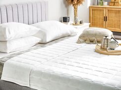 Peitto polyesteritäyte kevyt 135 x 200 cm ANNAPURNA Peitto polyesteritäyte kevyt 135 x 200 cm ANNAPURNA