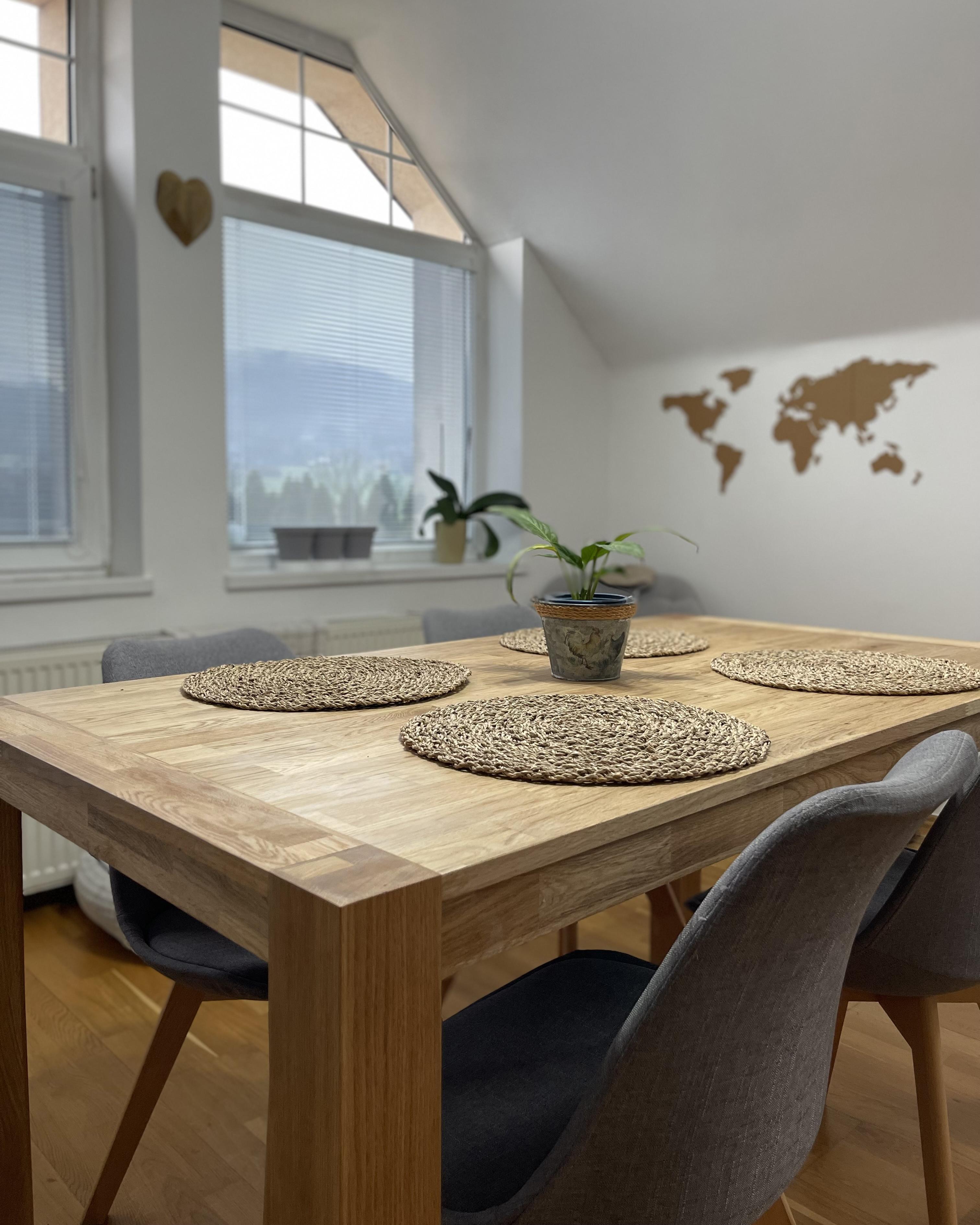Mesa de jantar em madeira castanha clara 150 x 85 cm NATURA_913305