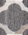 Teppich Kuhfell grau / beige 140 x 200 cm Patchwork Kurzflor ROLUNAY_780559