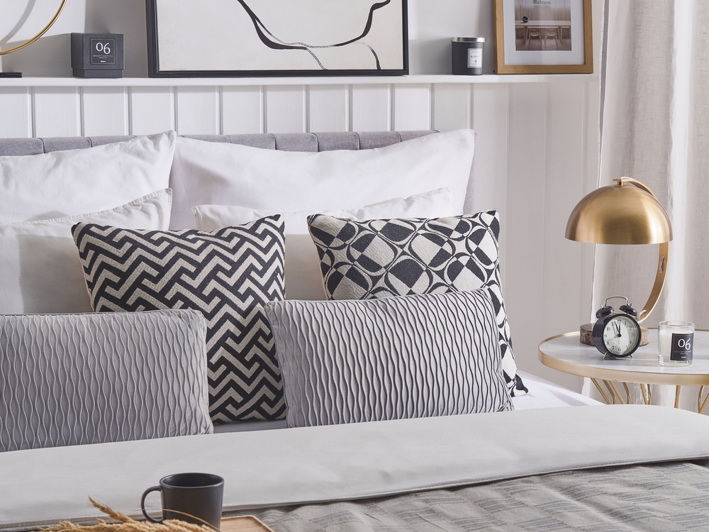 Cuscini decorativi: come disporre i cuscini sul letto