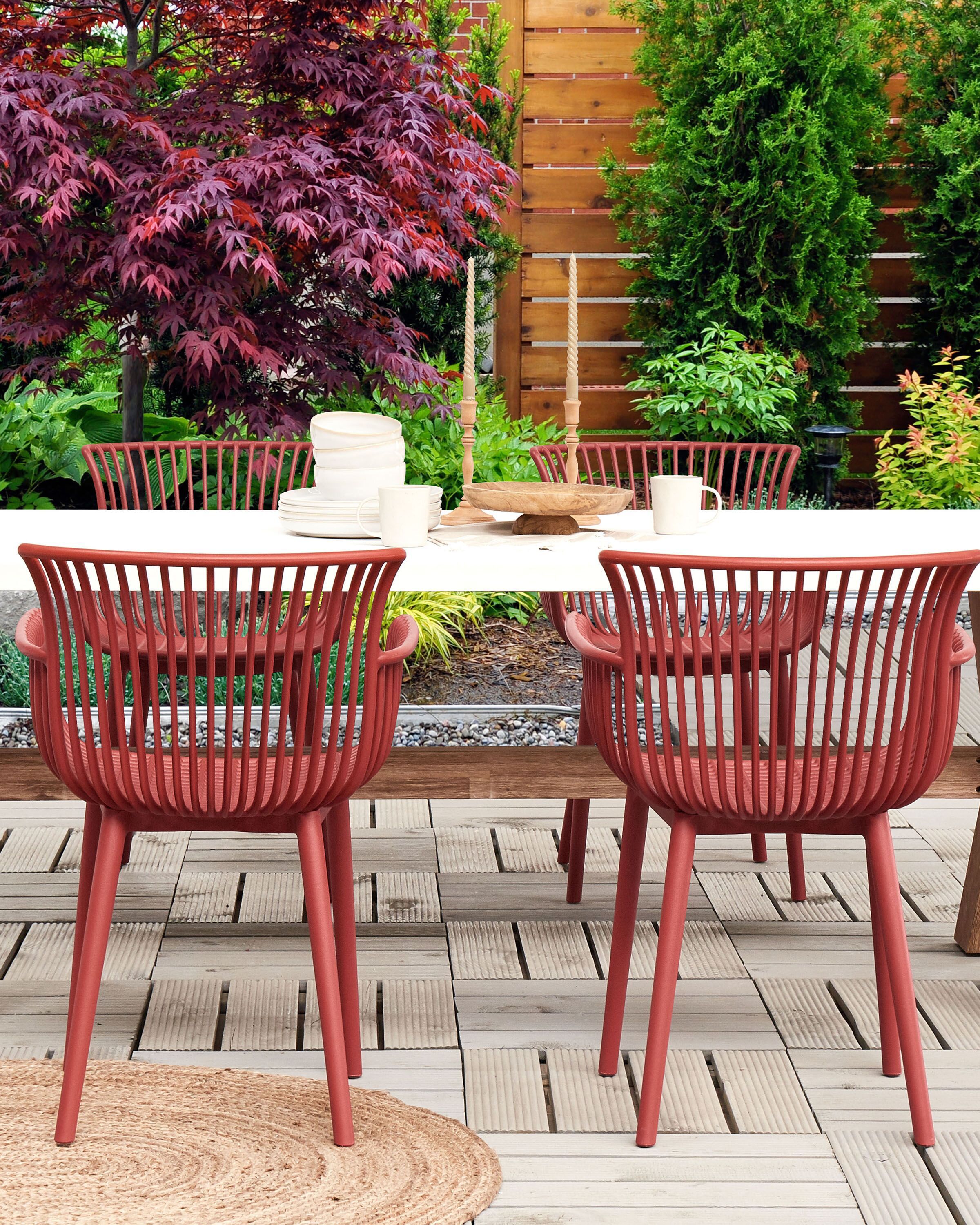 Lot De 4 Chaises De Jardin Rouges PESARO Beliani fr lot-de-4-chaises-de-jardin-rouges-pesaro-beliani-fr