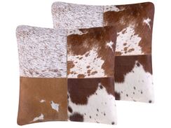 Vaaleanruskea 2 kpl koristetyynysetti lehmännahka tilkkukuviolla 45 x 45 cm MARADY Vaaleanruskea 2 kpl koristetyynysetti lehmännahka tilkkukuviolla 45 x 45 cm MARADY