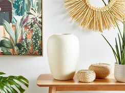 Koristemaljakko terrakotta kermanvalkoinen 38 cm HALIARTOS Koristemaljakko terrakotta kermanvalkoinen 38 cm HALIARTOS