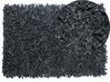Tappeto shaggy in pelle nera 140 x 200 cm MUT_723965