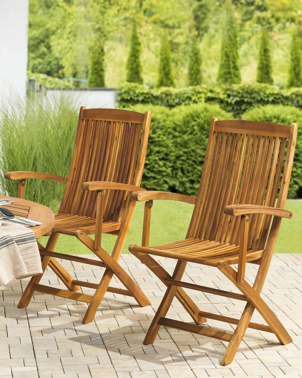 Lot de 2 chaises de jardin pliantes en bois MAUI  Beliani.fr