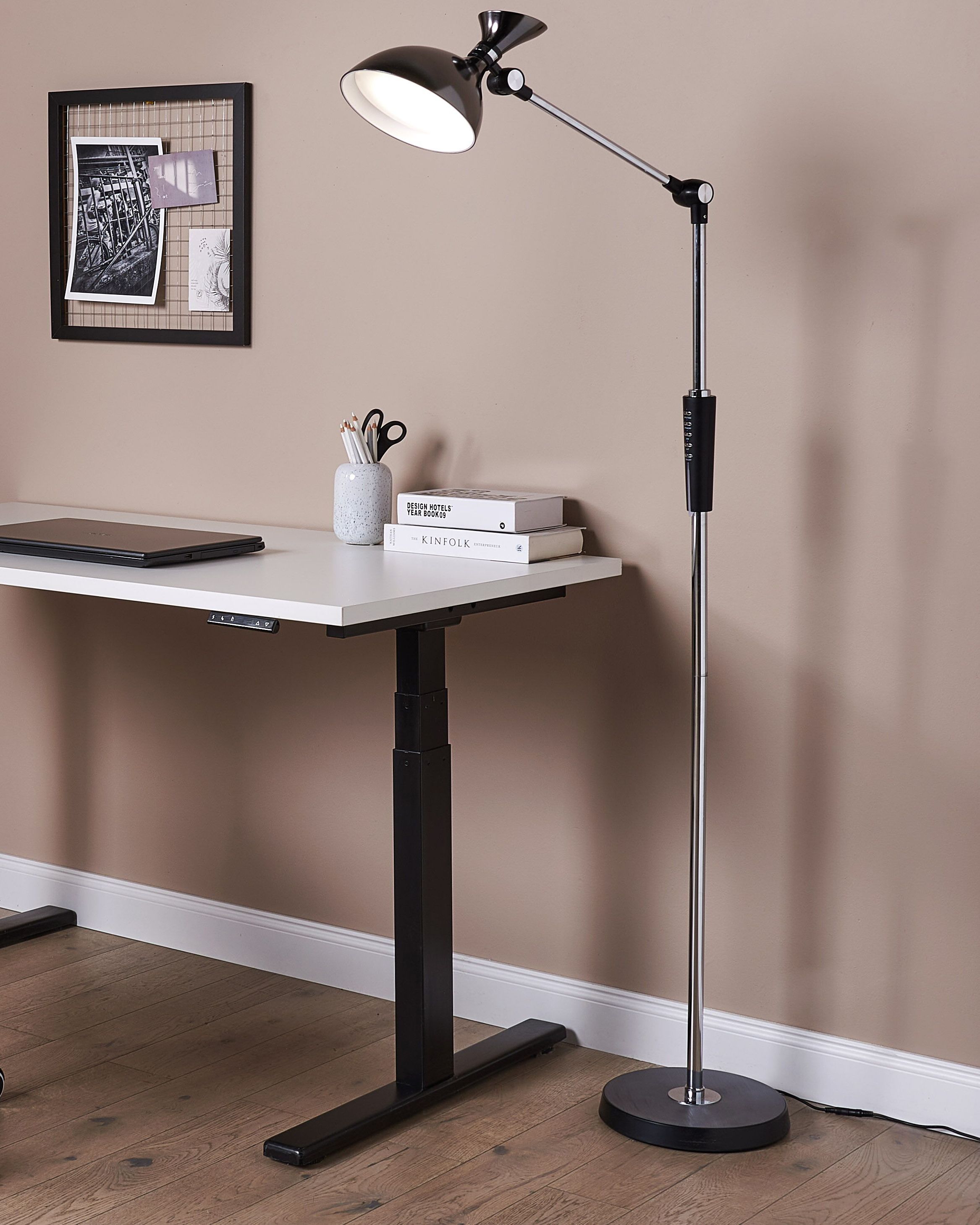 LED Gulvlampe S lv ANDROMEDA Beliani dk led-gulvlampe-s-lv-andromeda-beliani-dk