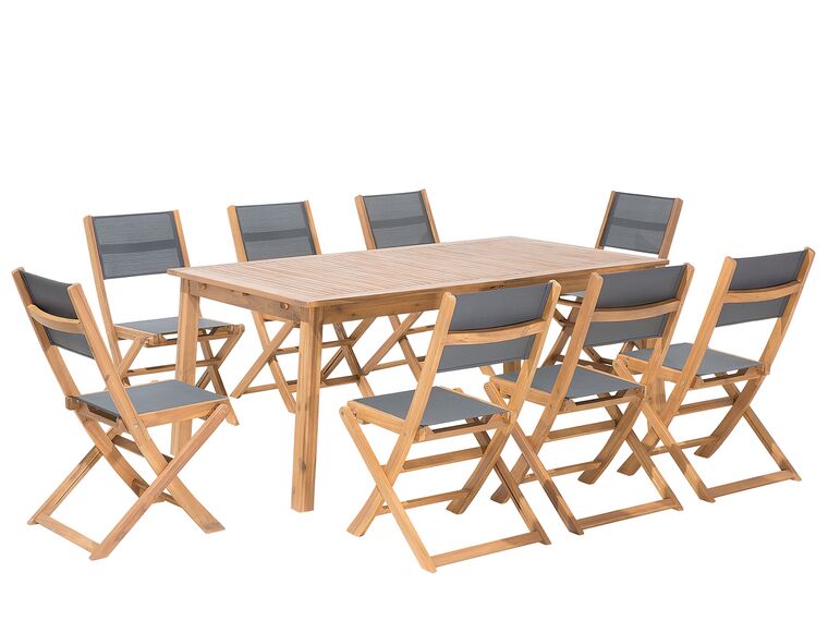 Trädgårdsmöbelset av bord och 8 stolar  CESANA_696123