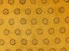 Welurowa poduszka dekoracyjna wzór w słońca 45 x 45 cm żółta RAPIS_838460