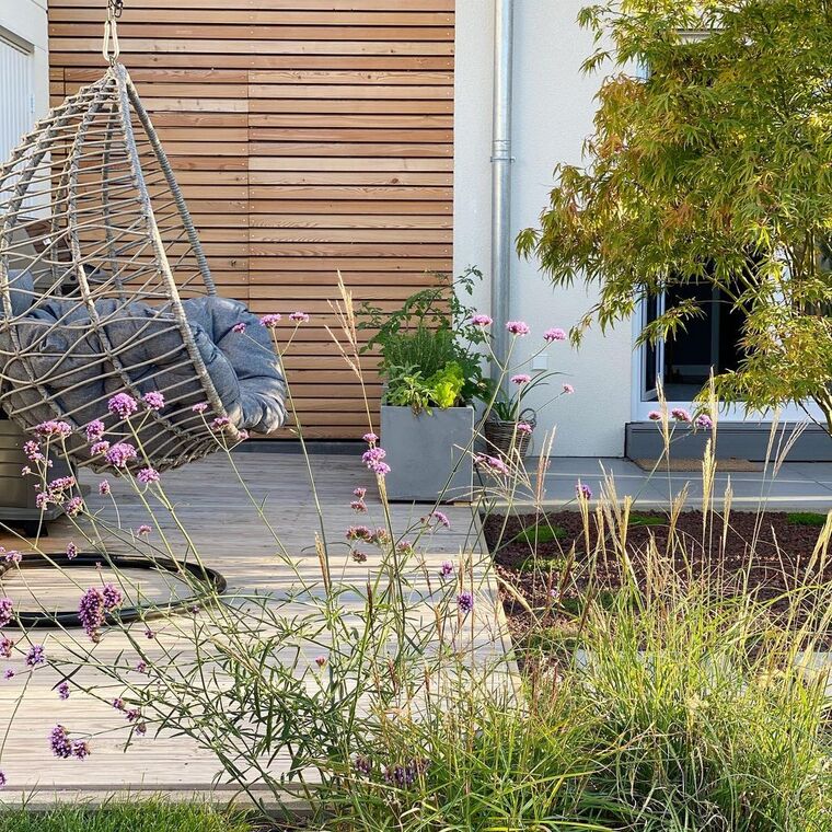 PE Rattan Hanging Chair with Stand Grey TOLLO Beliani.co.uk