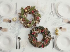 Koristekranssi vihreä/punainen ø 35 cm RAATE Koristekranssi vihreä/punainen ø 35 cm RAATE