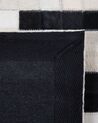 Dywan skórzany 80 x 150 cm czarno-biały BOLU_212410