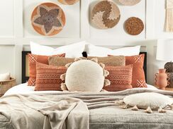 Koristetyyny puuvilla vaalea beige ⌀ 45 cm MADIA Koristetyyny puuvilla vaalea beige ⌀ 45 cm MADIA