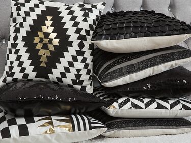 Set of 2 Cushions Geometric Pattern 45 x 45 cm Black and White HELCONIA