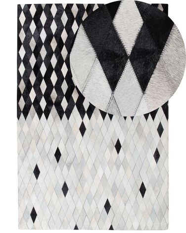 Dywan patchwork skórzany 140 x 200 cm czarno-biały MALDAN
