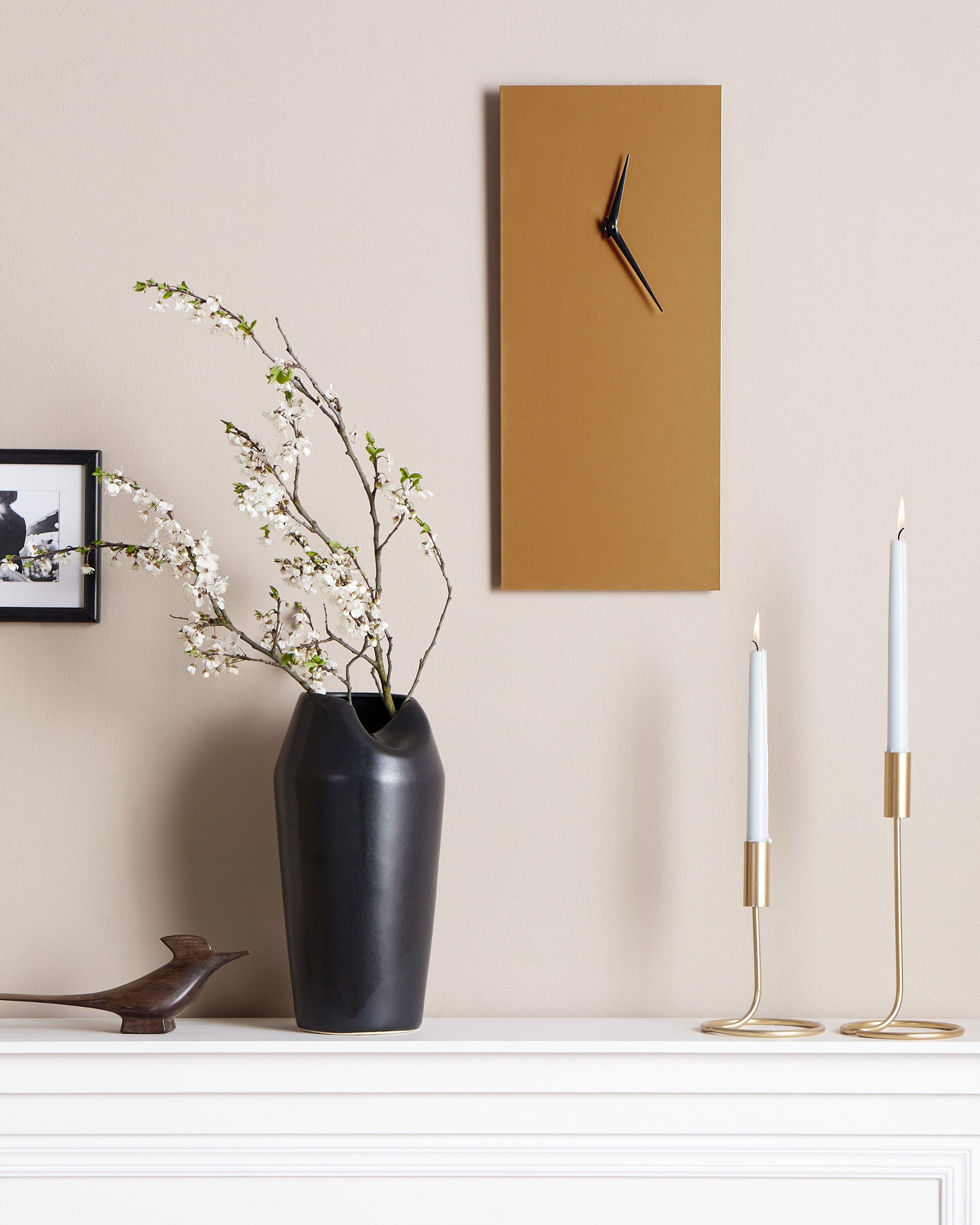 Väggklocka järn 22 x 50 cm guld POMBAL | Beliani.se