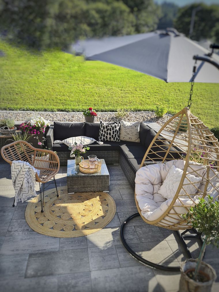 PE Rattan Hanging Chair with Stand Natural ARSITA Beliani.co.uk