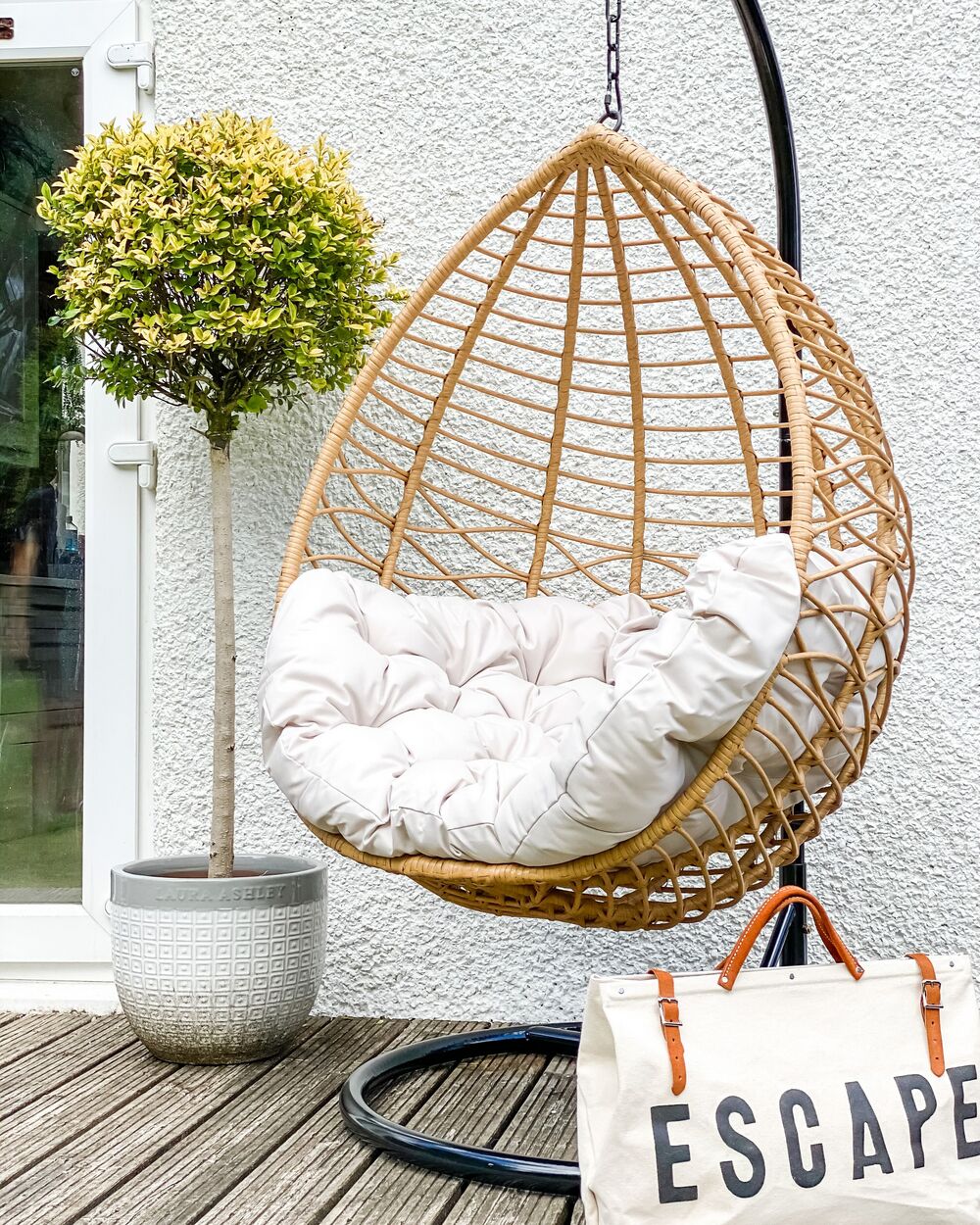 Hängesessel mit Gestell ø 97 cm Rattan grau ARSITA | Beliani.de