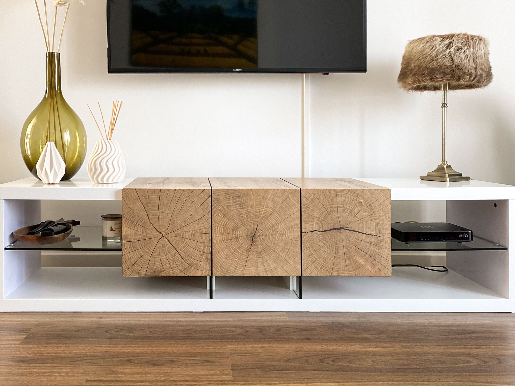 Mobile TV In Legno Con 3 Ante | Design Moderno A Onde | Bianco | Per TV Fino A 65 Pollici