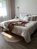 Dřevěná postel 180 x 200 cm světle hnědá SERRIS_804592