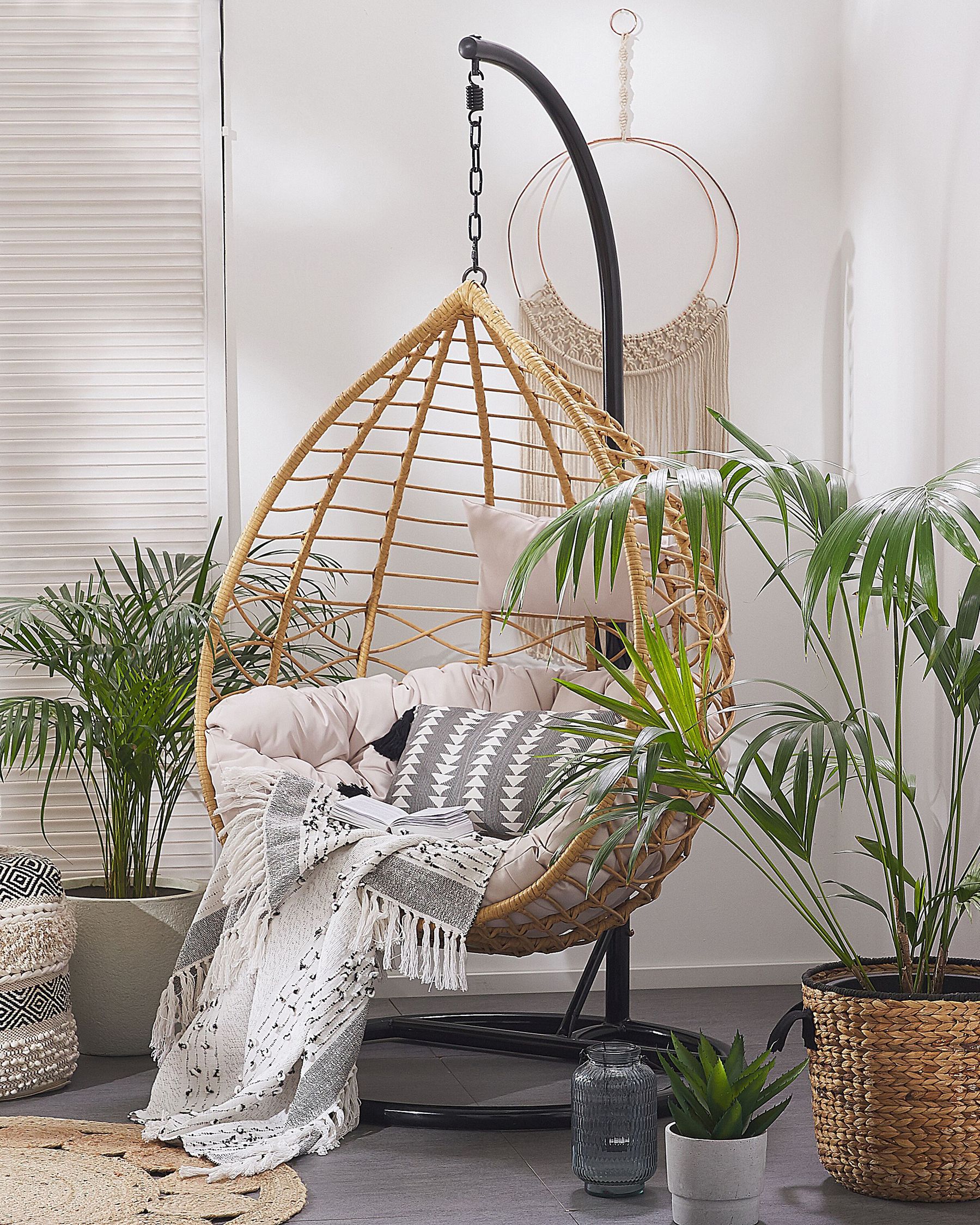 Hängesessel mit Gestell ø 97 cm Rattan beige ARSITA Beliani.de