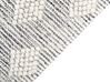 Teppich Wolle grau / weiß 160 x 230 cm geometrisches Muster Kurzflor SAVUR_862381
