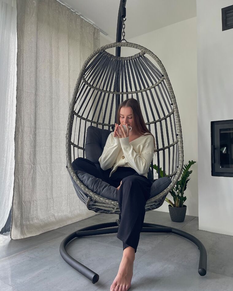 PE Rattan Hanging Chair with Stand Dark Grey SESIA Beliani.co.uk
