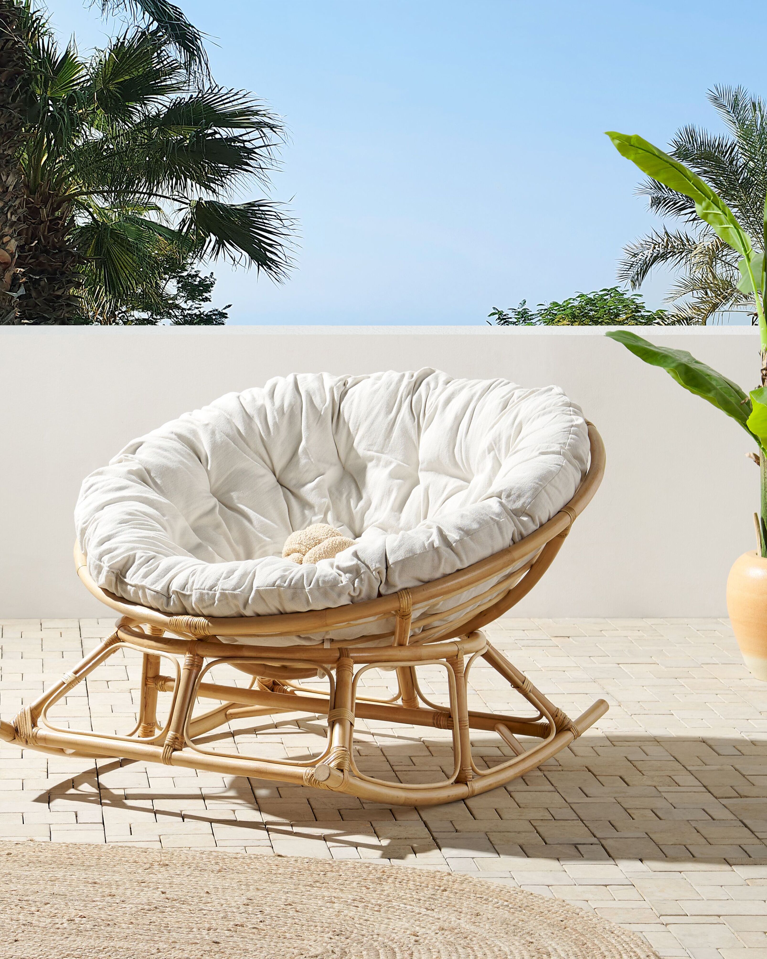 Sedia Rattan Sedia a dondolo rattan naturale e beige chiaro ORVIETO | Beliani.it