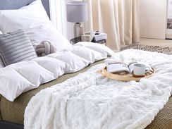 Huopa kaksipuolinen 150 x 200 cm valkoinen TOURZA Huopa kaksipuolinen 150 x 200 cm valkoinen TOURZA