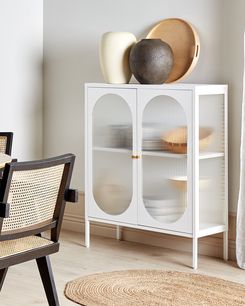 Vitriinikaappi teräs 2 ovea 2 hyllyä valkoinen SARRE