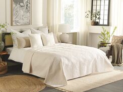 Kermanvalkoinen kohokuvioitu päiväpeittosetti 200 x 220 RUDKHAN Kermanvalkoinen kohokuvioitu päiväpeittosetti 200 x 220 RUDKHAN