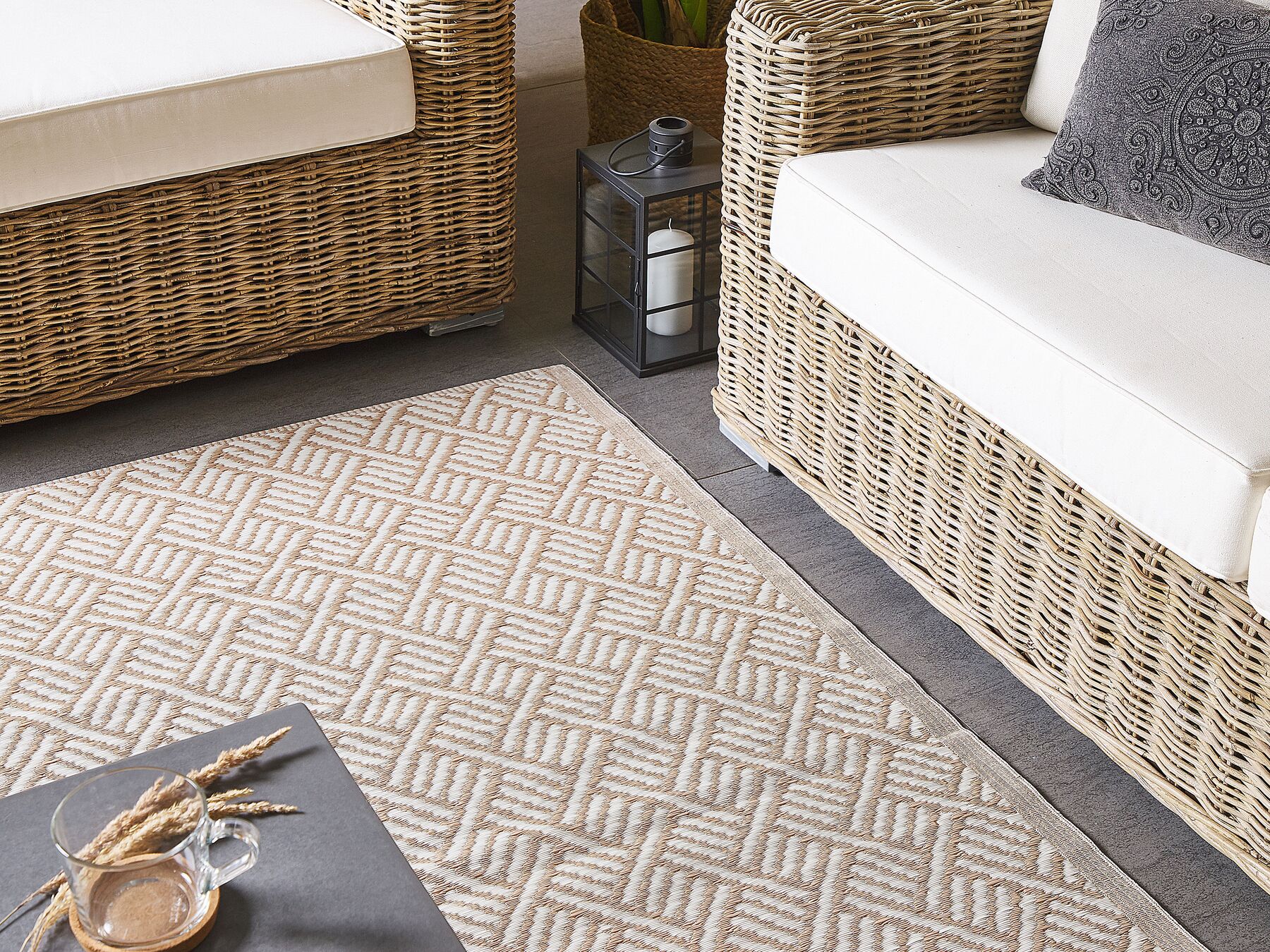 Outdoor Teppich beige 120 x 180 cm geometrisches Muster AJMER Beliani.de