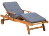 Chaise longue pliable en bois naturel et coussin bleu JAVA_802843