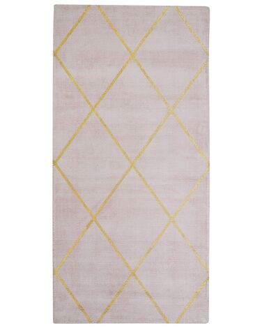 Tapis en viscose et coton rose et dorée à motif géométrique avec craquelures 80 x 150 cm ATIKE