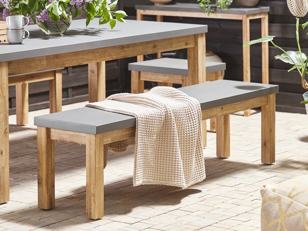 Gartenmöbel Set Beton / Akazienholz grau Tisch mit 2 Bänken OSTUNI