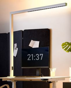 LED-pöytävalaisin alumiini hopea OCTANT LED-pöytävalaisin alumiini hopea OCTANT