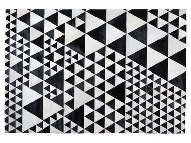 Kožený koberec 140 x 200 cm čierna/biela ODEMIS