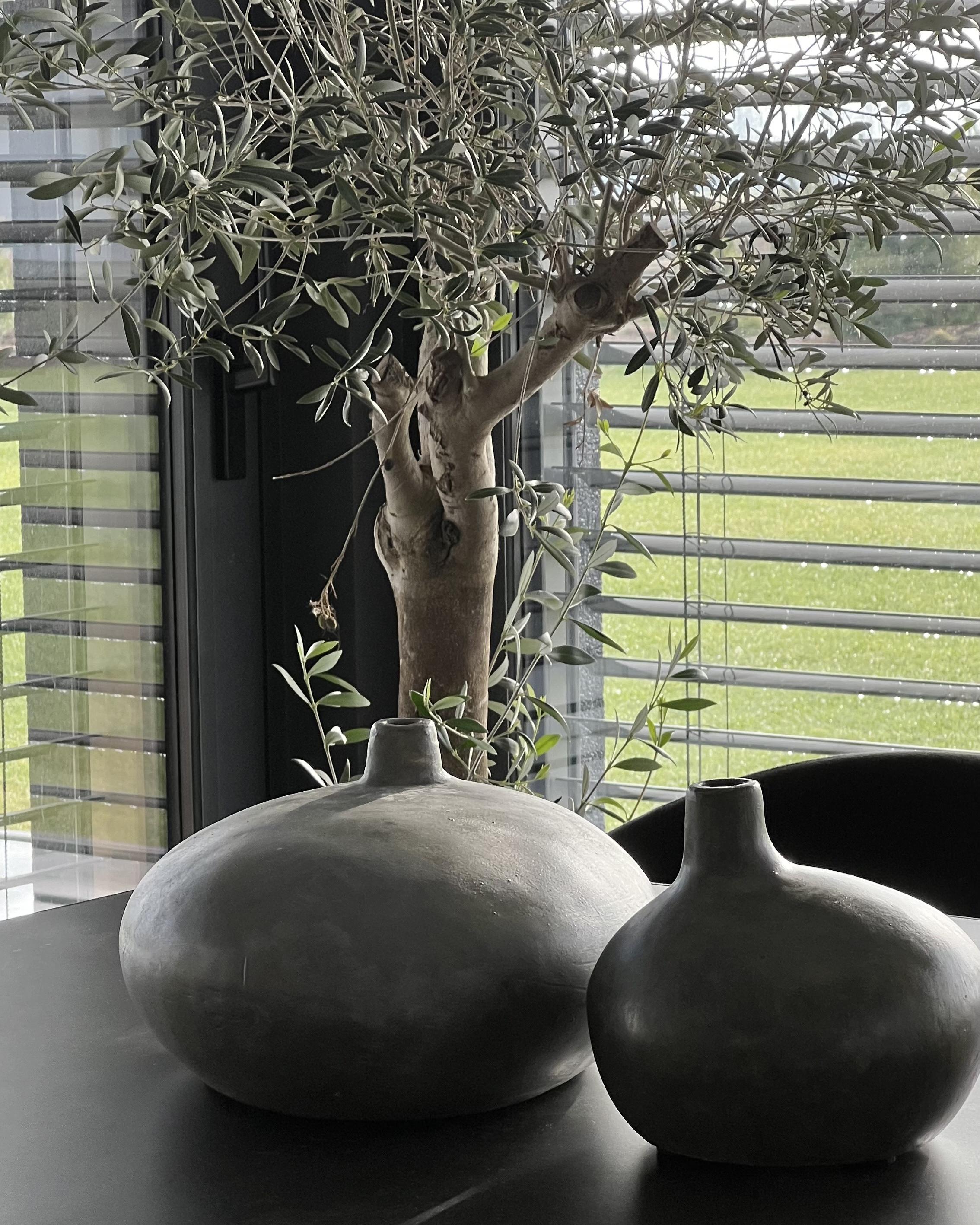 Dekorativní váza terakota 18 cm šedá/zlatá KLANG_913532